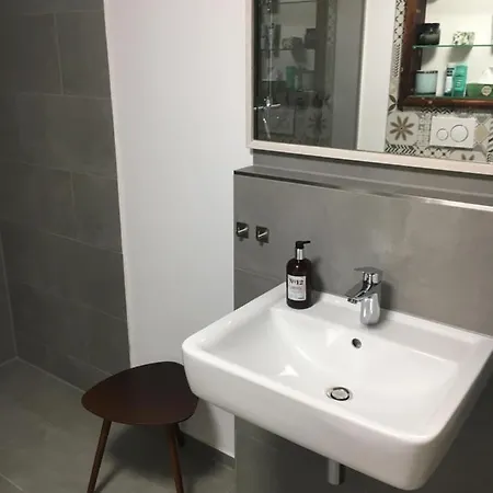 Neue Und Barrierefreie Altbauwohnung Mit Charme
