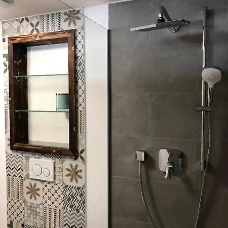 Neue Und Barrierefreie Altbauwohnung Mit Charme Апартаменты